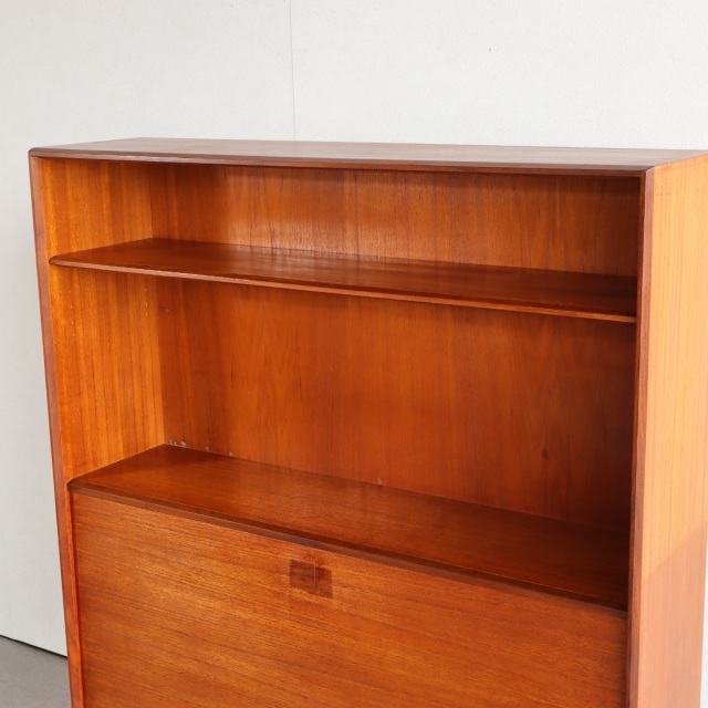 ジープランのアイアンレッグを付けた棚