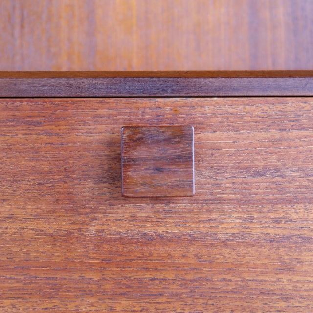 ジープランのアイアンレッグを付けた棚