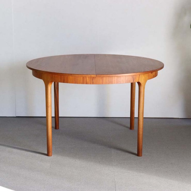 マッキントッシュMcINTOSHのヴィンテージ円形ダイニングテーブル