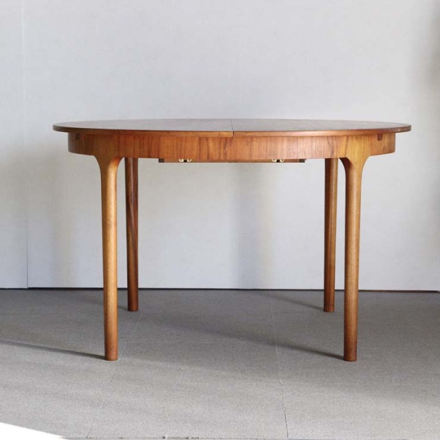 マッキントッシュMCINTOSHラウンドダイニングテーブル | 英国