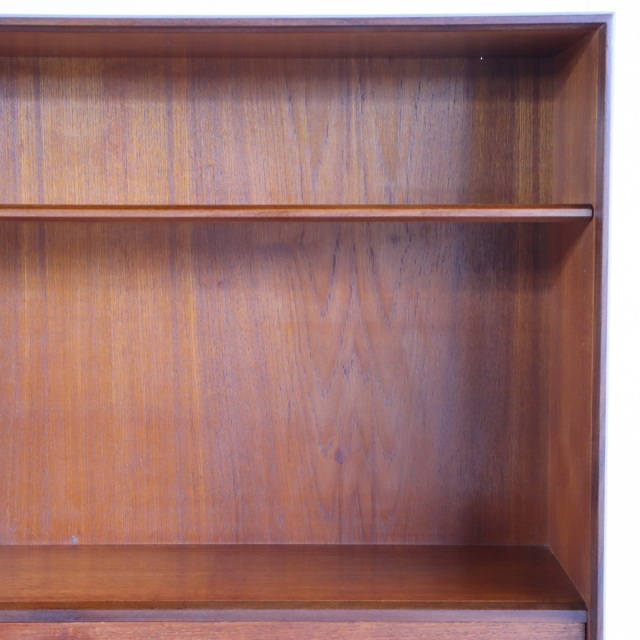 ジープランのアイアンレッグを付けた棚