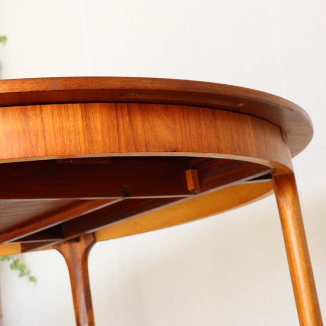 マッキントッシュMcINTOSHのヴィンテージ円形ダイニングテーブル