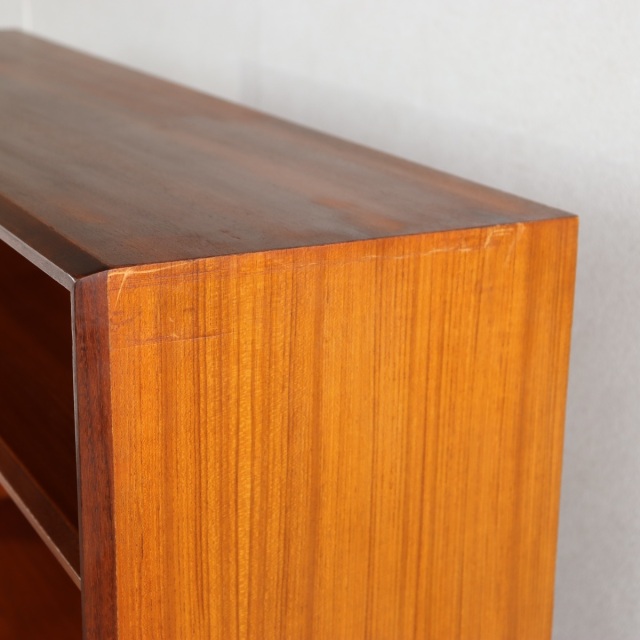 ジープランのアイアンレッグを付けた棚