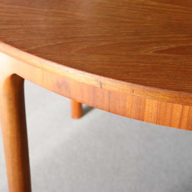 マッキントッシュMcINTOSHのヴィンテージ円形ダイニングテーブル