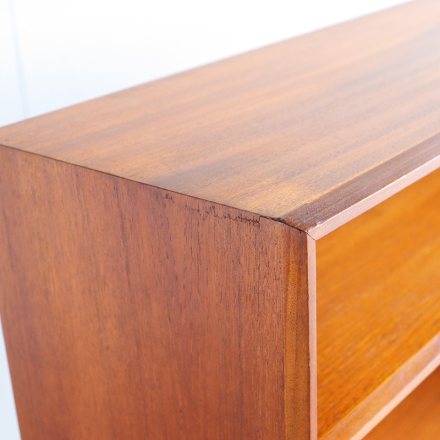 ジープランのアイアンレッグを付けた棚