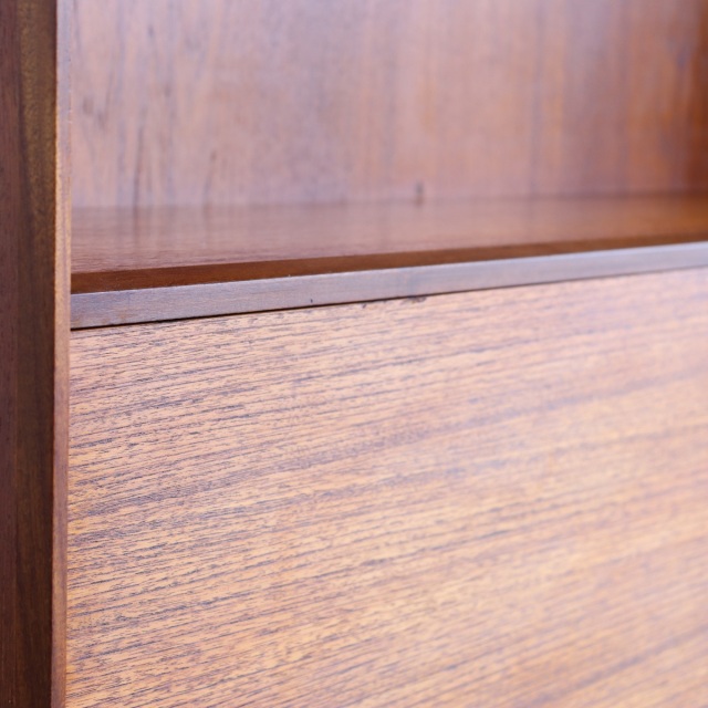 ジープランのアイアンレッグを付けた棚