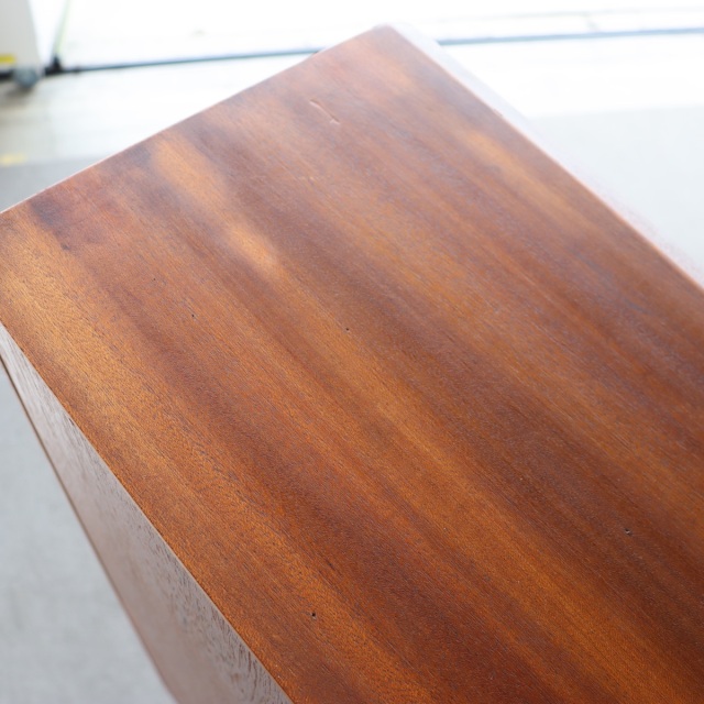 ジープランのアイアンレッグを付けた棚