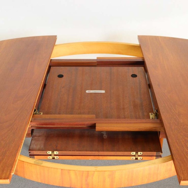 マッキントッシュMcINTOSHのヴィンテージ円形ダイニングテーブル