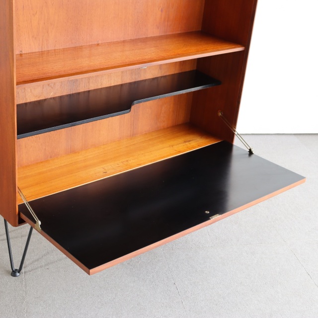 ジープランのアイアンレッグを付けた棚