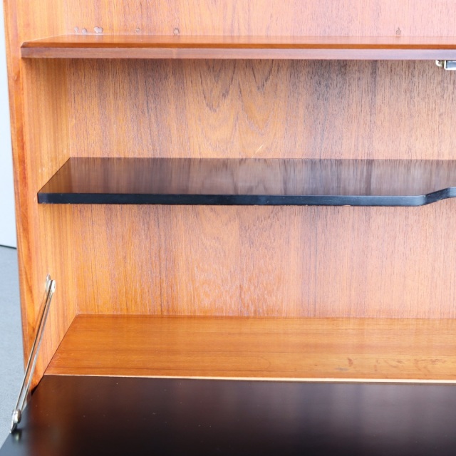 ジープランのアイアンレッグを付けた棚