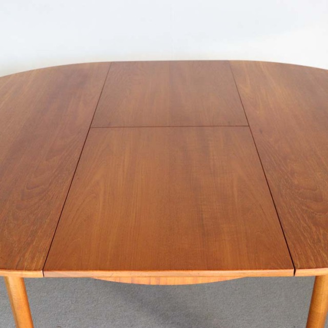 マッキントッシュMcINTOSHのヴィンテージ円形ダイニングテーブル