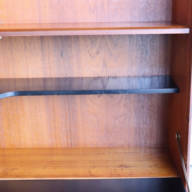 ジープランのアイアンレッグを付けた棚