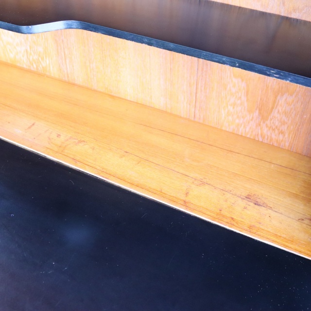 ジープランのアイアンレッグを付けた棚