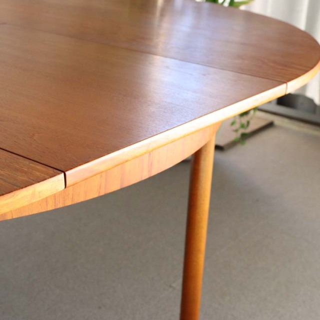 マッキントッシュMcINTOSHのヴィンテージ円形ダイニングテーブル
