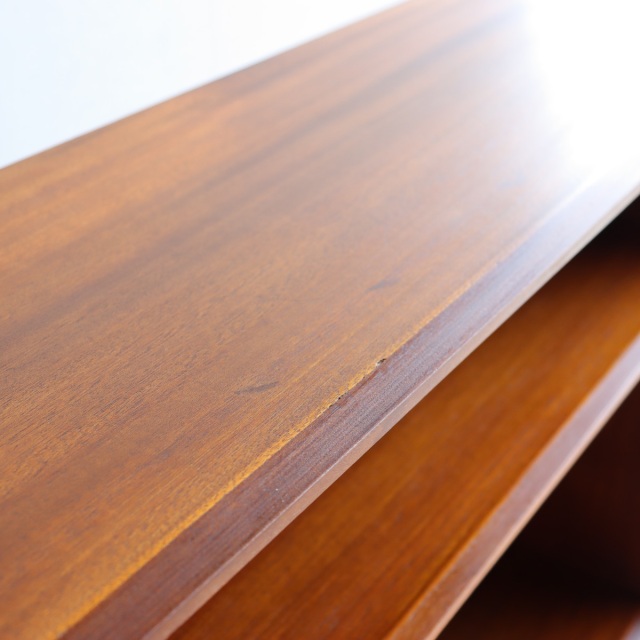 ジープランのアイアンレッグを付けた棚