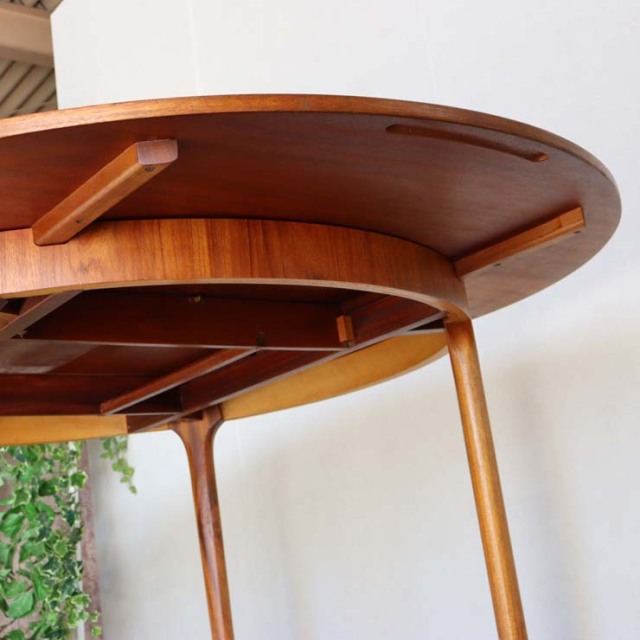 マッキントッシュMcINTOSHのヴィンテージ円形ダイニングテーブル