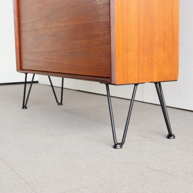 ジープランのアイアンレッグを付けた棚