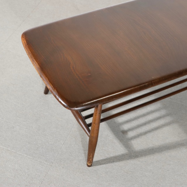 アーコールERCOLのコーヒーテーブル