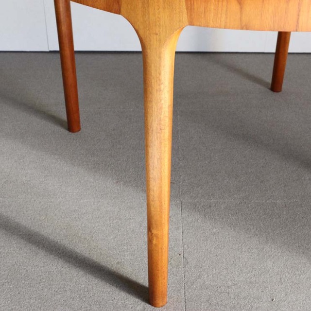 マッキントッシュMcINTOSHのヴィンテージ円形ダイニングテーブル