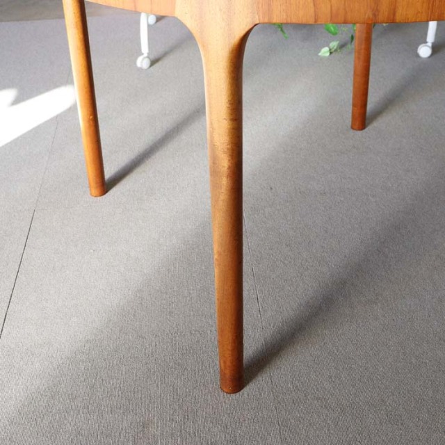 マッキントッシュMcINTOSHのヴィンテージ円形ダイニングテーブル