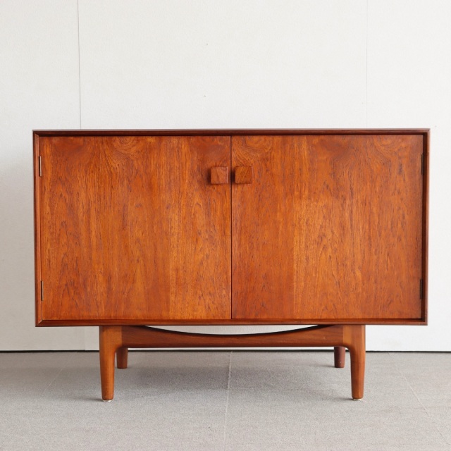 ジープランのミニキャビネット