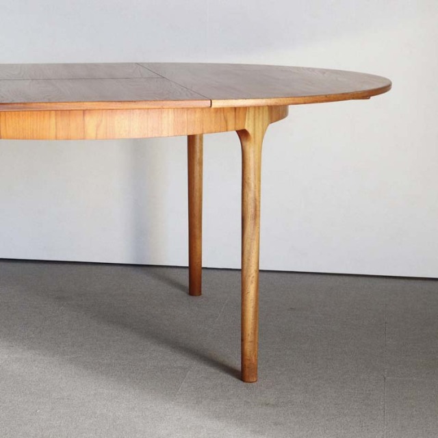 マッキントッシュMcINTOSHのヴィンテージ円形ダイニングテーブル