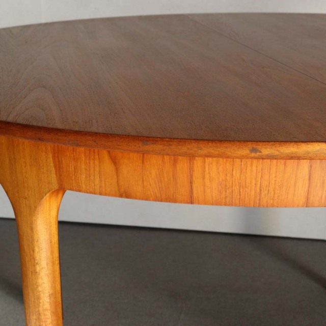 マッキントッシュMcINTOSHのヴィンテージ円形ダイニングテーブル