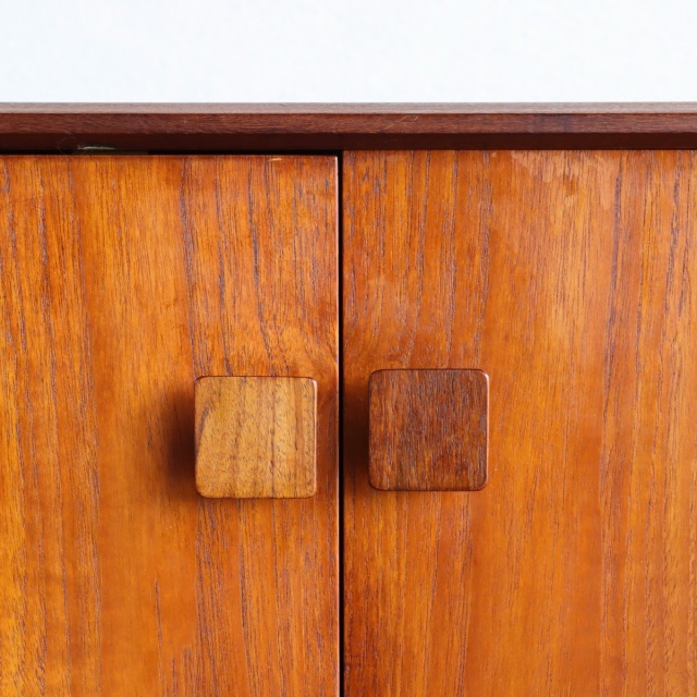 ジープランのミニキャビネット