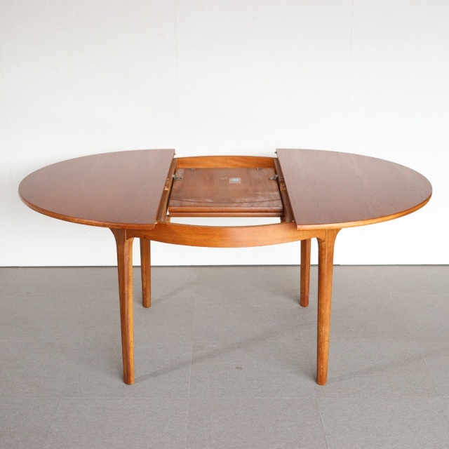 ネイサンNATHANのチーク材ラウンドダイニングテーブル