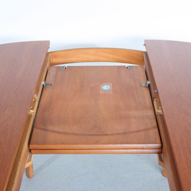 ネイサンNATHANのチーク材ラウンドダイニングテーブル