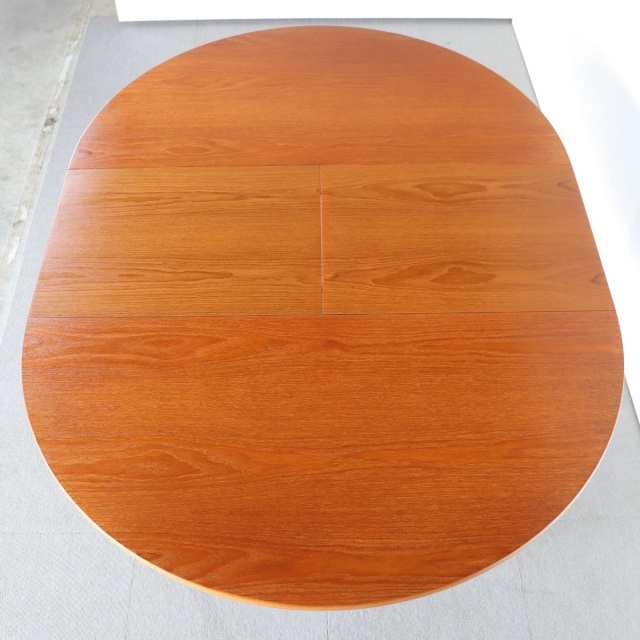 ネイサンNATHANのチーク材ラウンドダイニングテーブル
