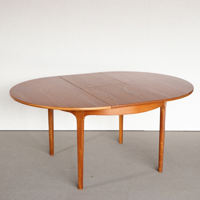 ネイサンNATHANのチーク材ラウンドダイニングテーブル