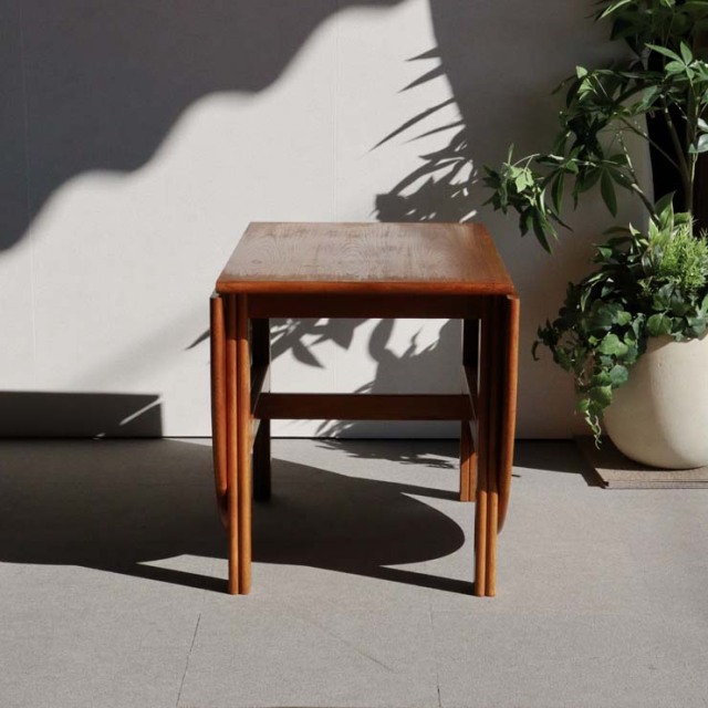 北欧ヴィンテージ　デンマーク製の折りたたみ式ダイニングテーブル