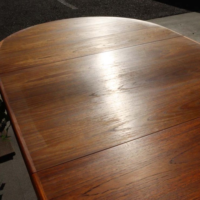 北欧ヴィンテージ　デンマーク製の折りたたみ式ダイニングテーブル