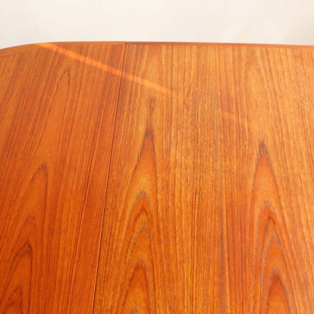 北欧ヴィンテージ　デンマーク製の折りたたみ式ダイニングテーブル