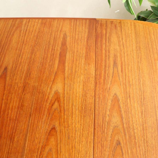 北欧ヴィンテージ　デンマーク製の折りたたみ式ダイニングテーブル