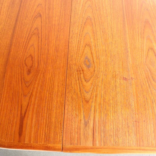 北欧ヴィンテージ　デンマーク製の折りたたみ式ダイニングテーブル