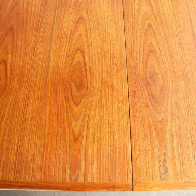 北欧ヴィンテージ　デンマーク製の折りたたみ式ダイニングテーブル