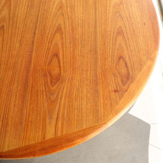 北欧ヴィンテージ　デンマーク製の折りたたみ式ダイニングテーブル