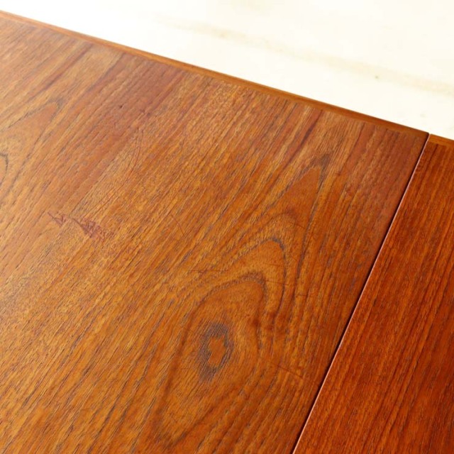 北欧ヴィンテージ　デンマーク製の折りたたみ式ダイニングテーブル