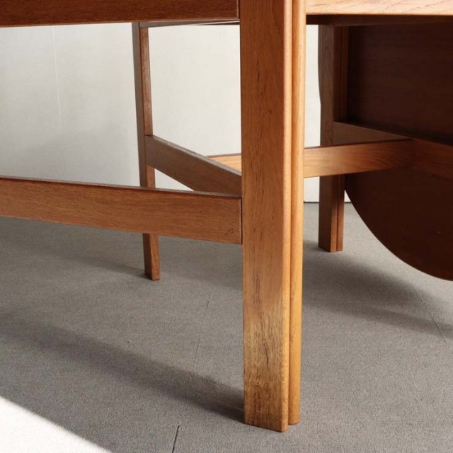 北欧ヴィンテージ　デンマーク製の折りたたみ式ダイニングテーブル