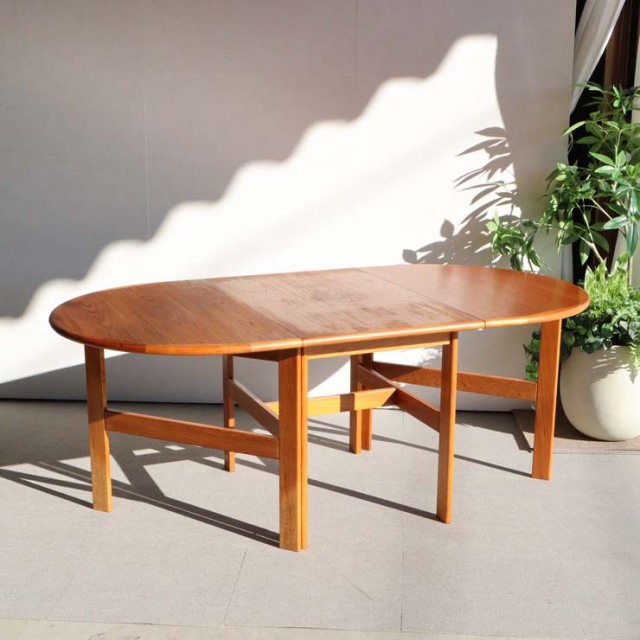 北欧ヴィンテージ　デンマーク製の折りたたみ式ダイニングテーブル