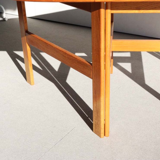北欧ヴィンテージ　デンマーク製の折りたたみ式ダイニングテーブル