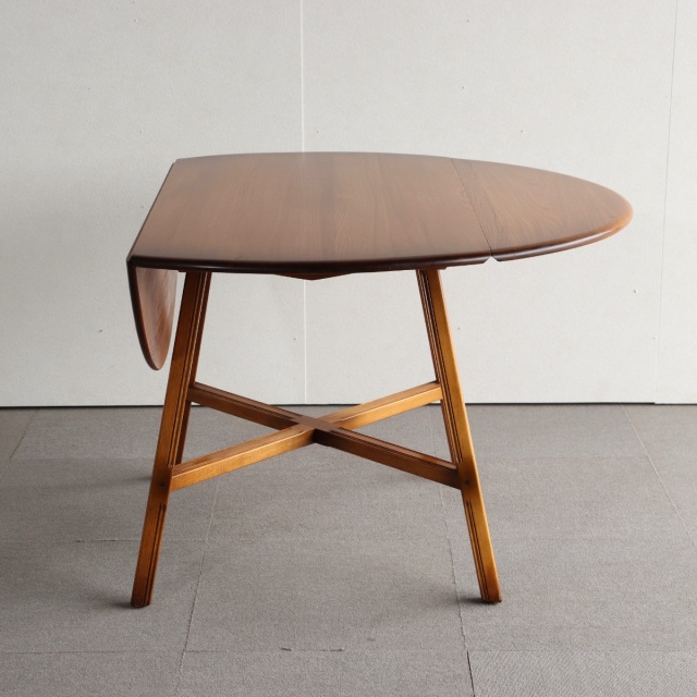 アーコールERCOLのダイニンングチェア