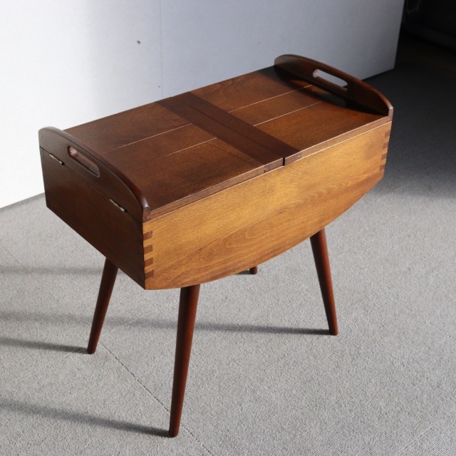 ヴィンテージのソーイングボックス