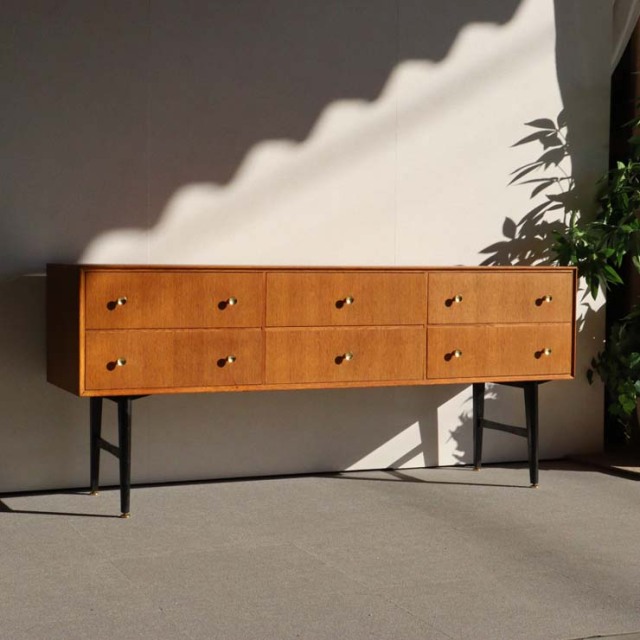 メレデューMEREDEW製サイドボード 英国ヴィンテージ家具 ブリってます