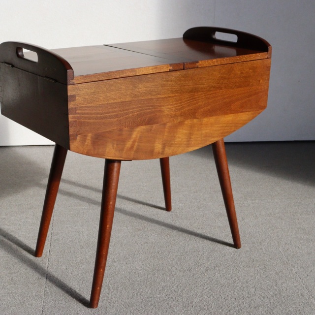 ヴィンテージのソーイングボックス