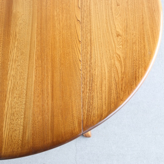 アーコールERCOLのダイニンングチェア