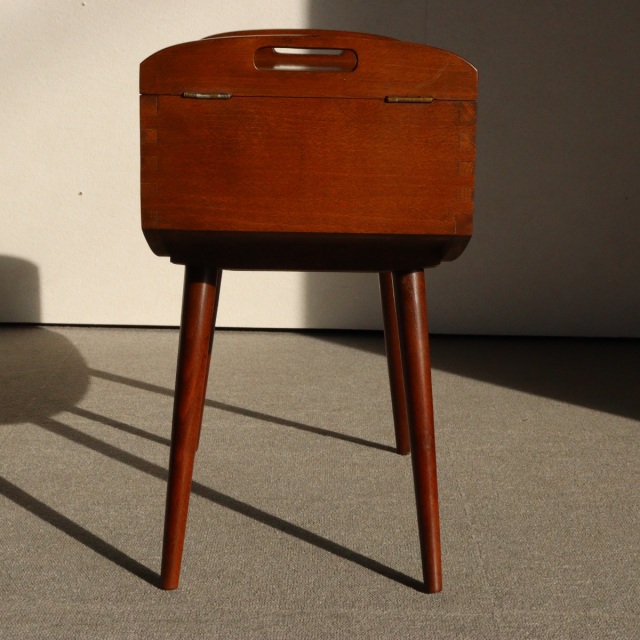 ヴィンテージのソーイングボックス