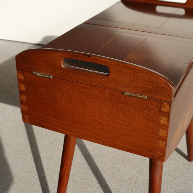 ヴィンテージのソーイングボックス